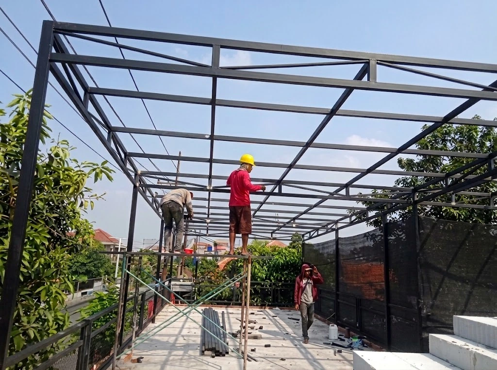 Pemasangan Rangka Baja Kanopi Lantai 2
