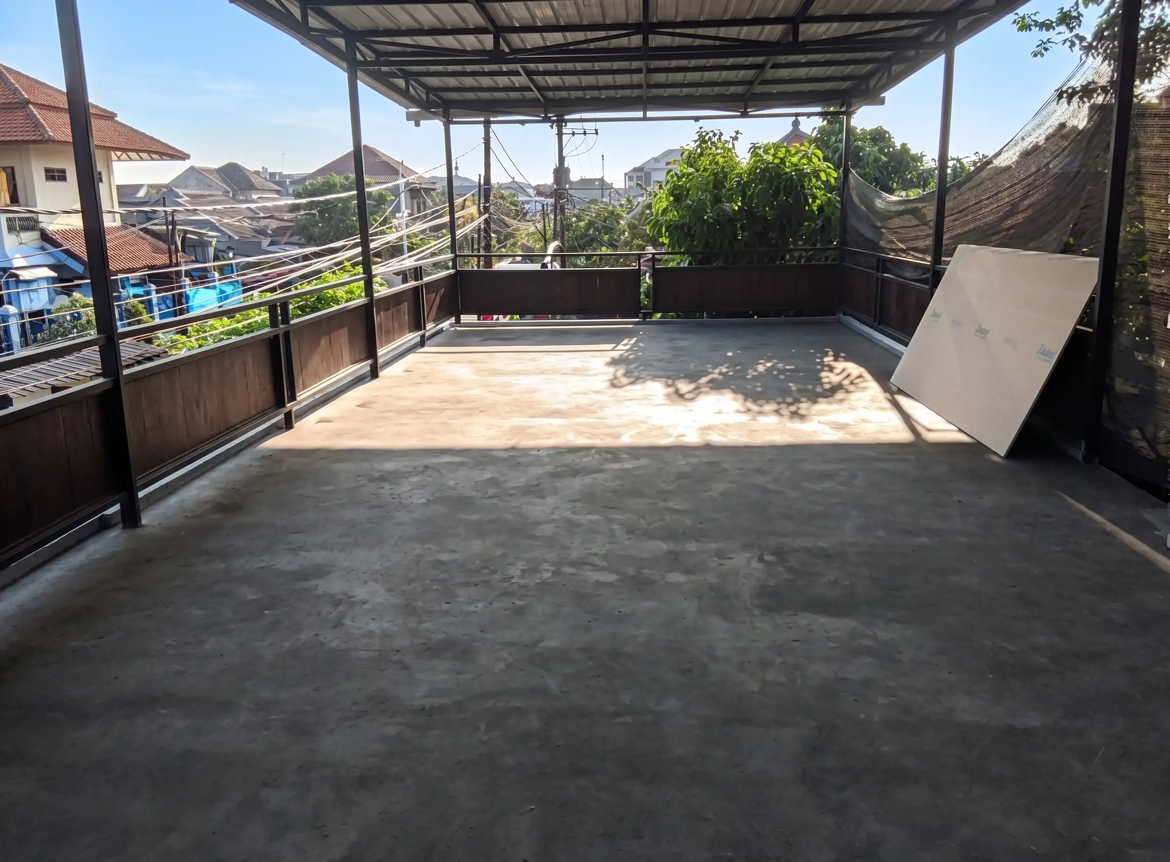 Area Lantai 2 Siap dengan Kanopi